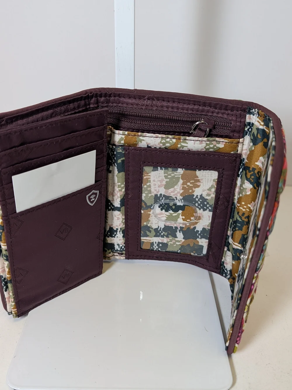 Vera Bradley NWT RFID Riley Compact Wallet in Heirloom Paisley [1]
